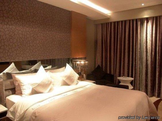Shenzhen Baoan Luxe Manor Hotel Room photo